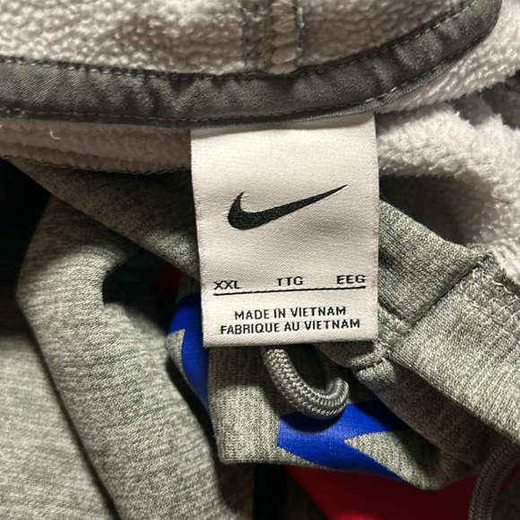 Nike Phillies 2022 World Series hoodie - Picture 3 of 3